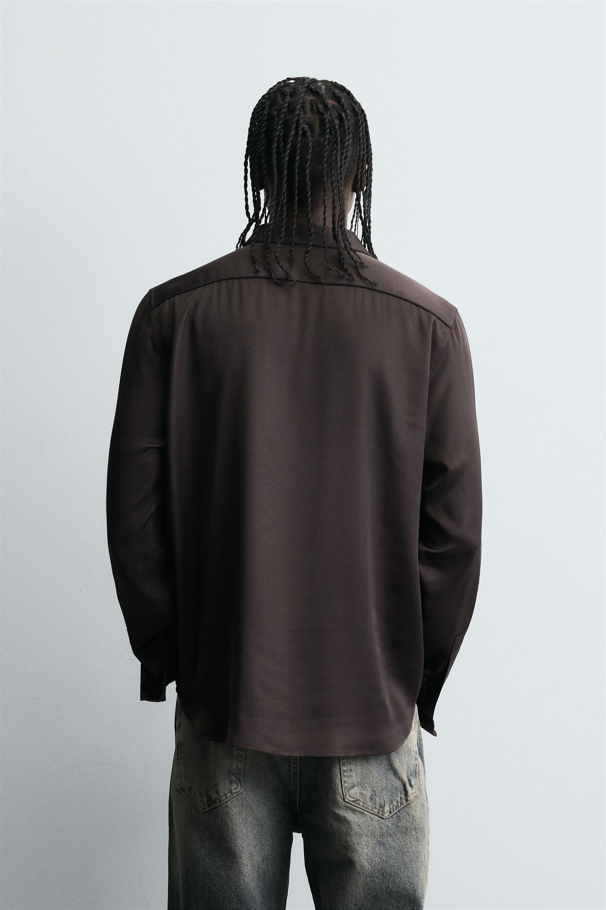 CHEMISE SATINÉE AVEC LISERÉS CONTRASTANTS